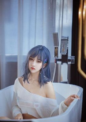女女百合舌伸湿润腿间电影