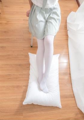 校花喂我奶乳脱她小内内动漫